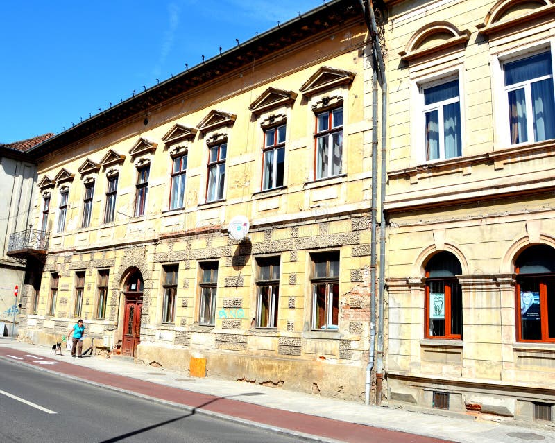 Typowy miastowy krajobraz w cluj, Transylvania. Budynki i miastowy lanscape w centrum grodzki cluj, Rumunia