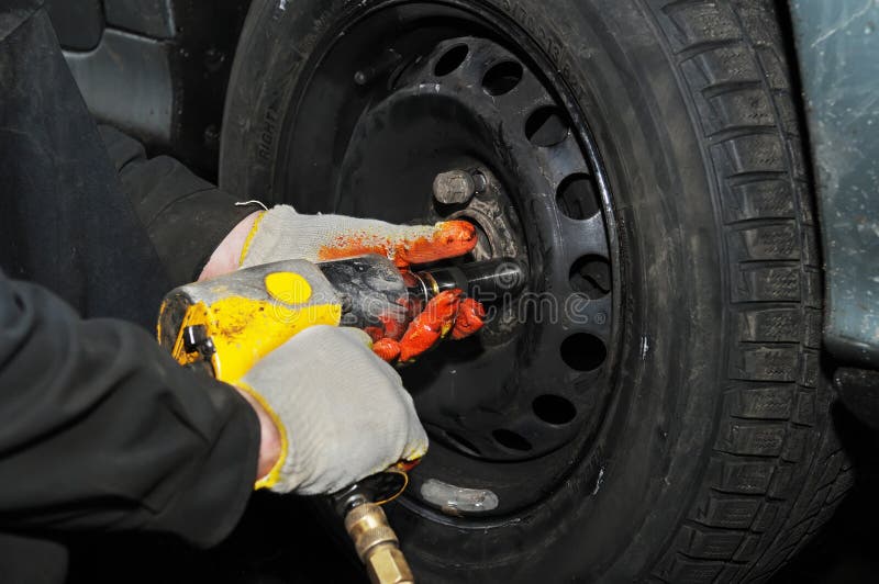 Tyre fitting with air compressed wrench