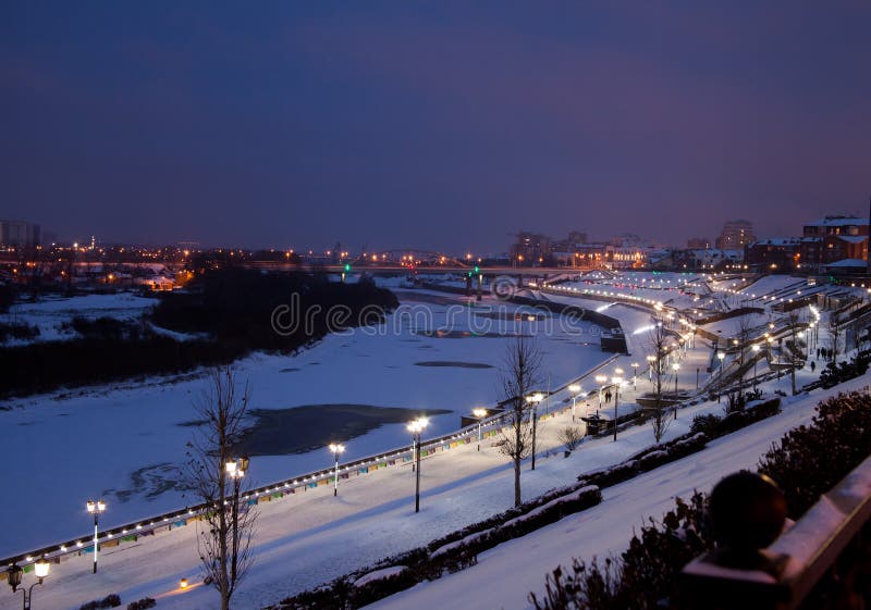 Download Tyumen, Russland - 5. November 2016: Winternachtlandschaft Von Redaktionelles Foto - Bild von dekoration, landschaft: 90226326