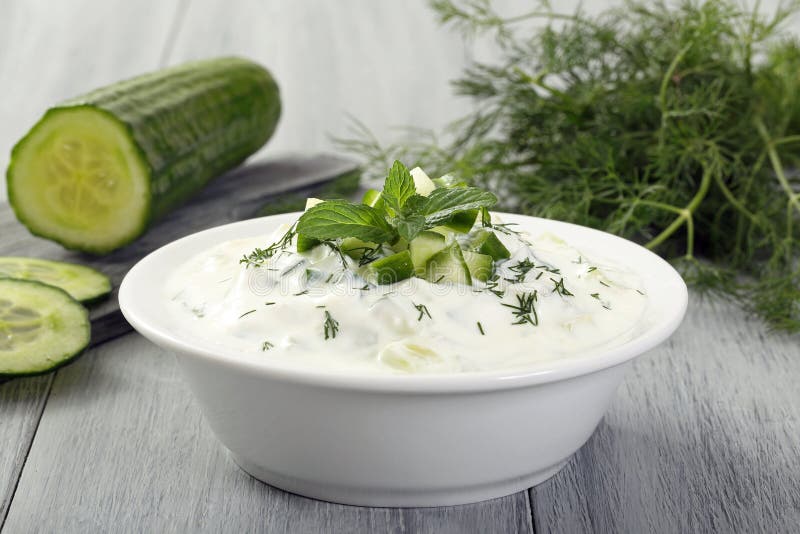 Tzatziki ogórek i jogurt fotografia royalty free Tzatziki ogórek i jogurt fotografia royalty free