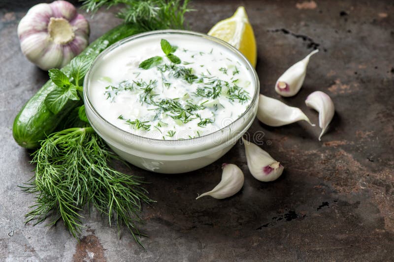 Tzatziki sauce ingredients cucumber, garlic, dill