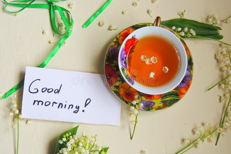 Tè e mughetti fotografia stock