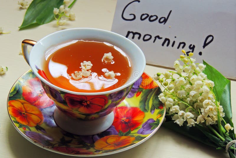 Tè e mughetti fotografia stock libera da diritti