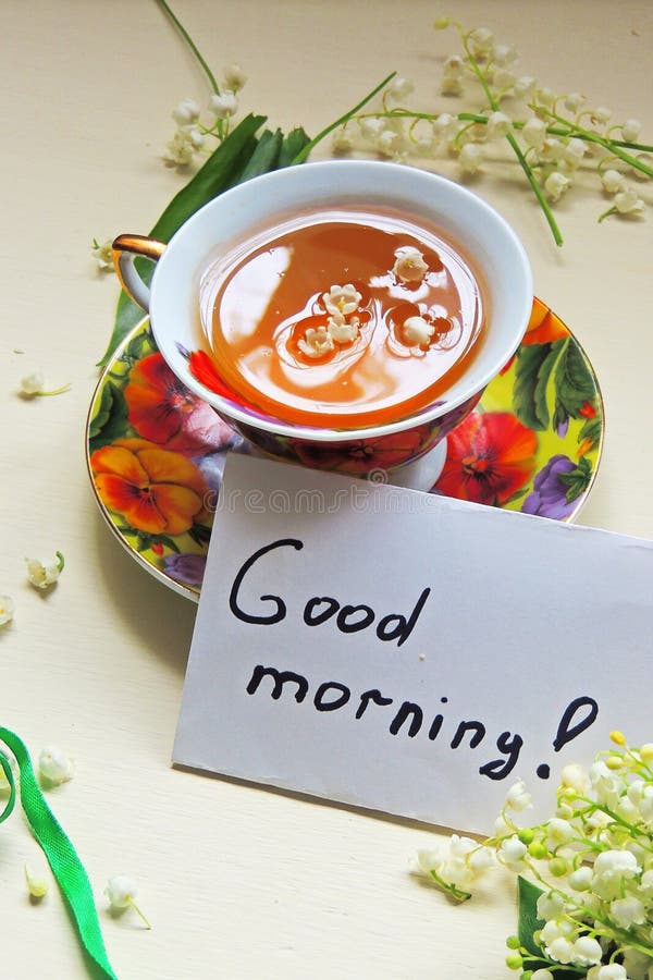 Tè e mughetti immagine stock