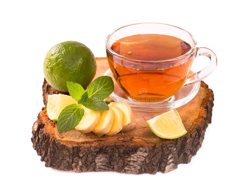 Té con la cal y la menta del jengibre aisladas foto de archivo Té con la cal y la menta del jengibre aisladas foto de archivo