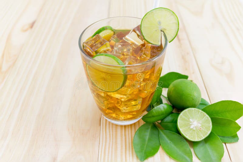 Té de hielo del limón imágenes de archivo libres de regalías Té de hielo del limón imágenes de archivo libres de regalías