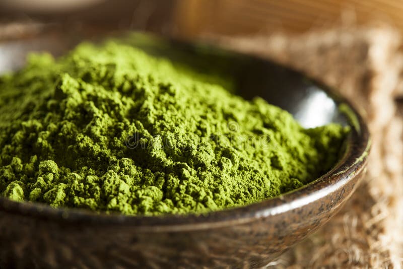 Té verde orgánico crudo de Matcha imágenes de archivo libres de regalías Té verde orgánico crudo de Matcha imágenes de archivo libres de regalías