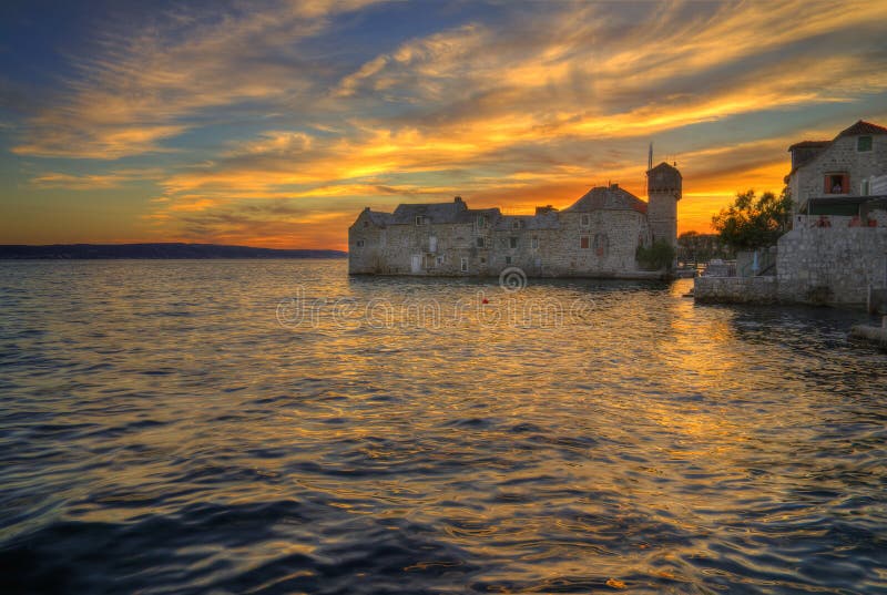 Téléphone Gomilica - photo de ¡ de KaÅ du comté de la Croatie, Fente-Dalmatie de coucher du soleil photo libre de droits Téléphone Gomilica - photo de ¡ de KaÅ du comté de la Croatie, Fente-Dalmatie de coucher du soleil photo libre de droits