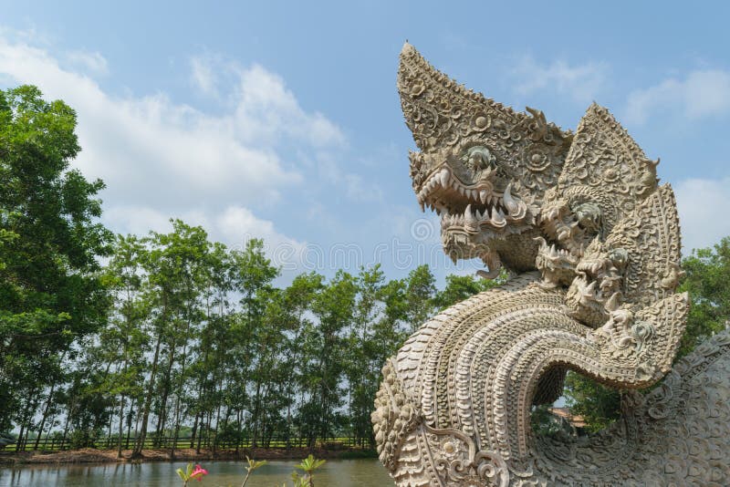 Tête de serpent ou de statue de naga image stock Tête de serpent ou de statue de naga image stock