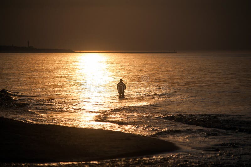 Töm stranden på den Östersjön lång exponering eller fiskaren royaltyfria bilder
