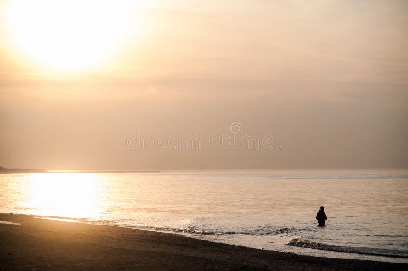 Töm stranden på den Östersjön lång exponering eller fiskaren royaltyfri fotografi