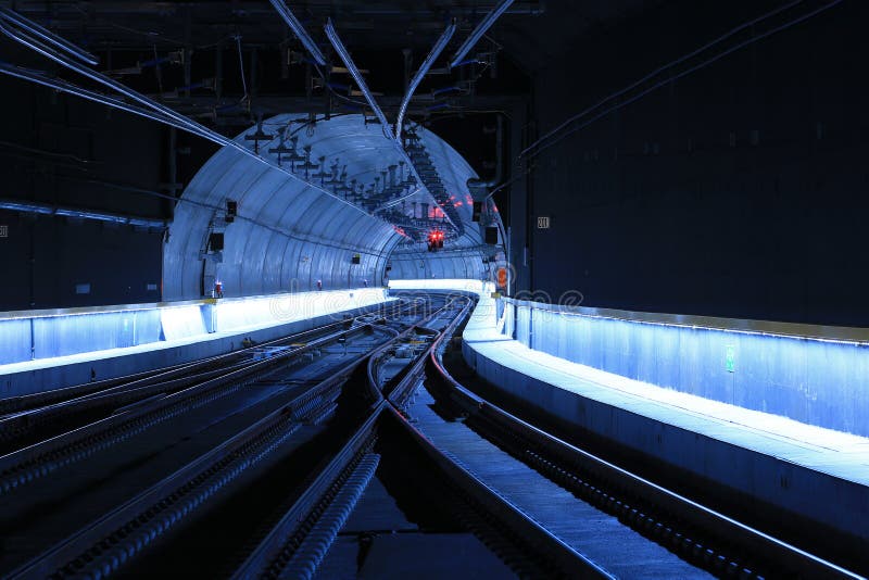 Túnel ferroviario moderno