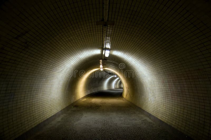Túnel grande fotografía de archivo Túnel grande fotografía de archivo