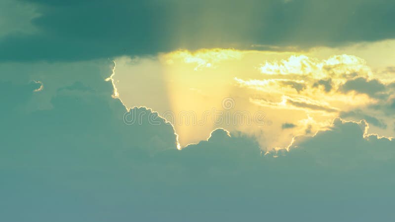 Tło Sunset niebo z miękkimi i rozmytymi chmurami pastelowymi chmura gradientowa na plaży charakter wschód słońca spokojny