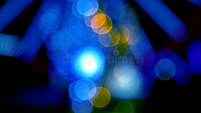 Tło zamazane abstrakcja kolorowych latarni i dekoracji. bokeh faktura świateł w kolorze ulicznym obraz stock