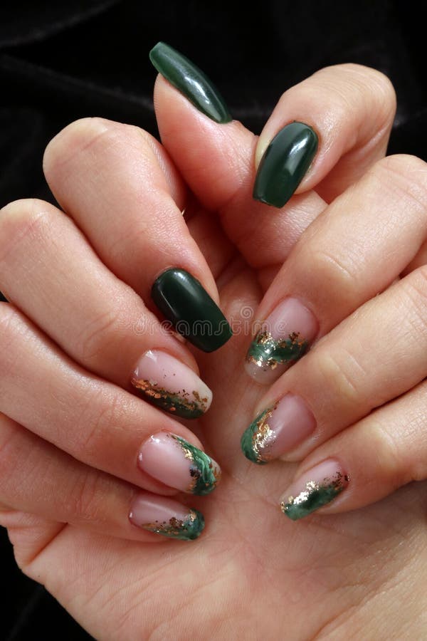 Uñas Decoradas Con Colores Verdes Imagen de archivo - Imagen de encanto, maquillaje: 246395509 Uñas Decoradas Con Colores Verdes Imagen De Archivo - Imagen De Encanto, Maquillaje: 246395509