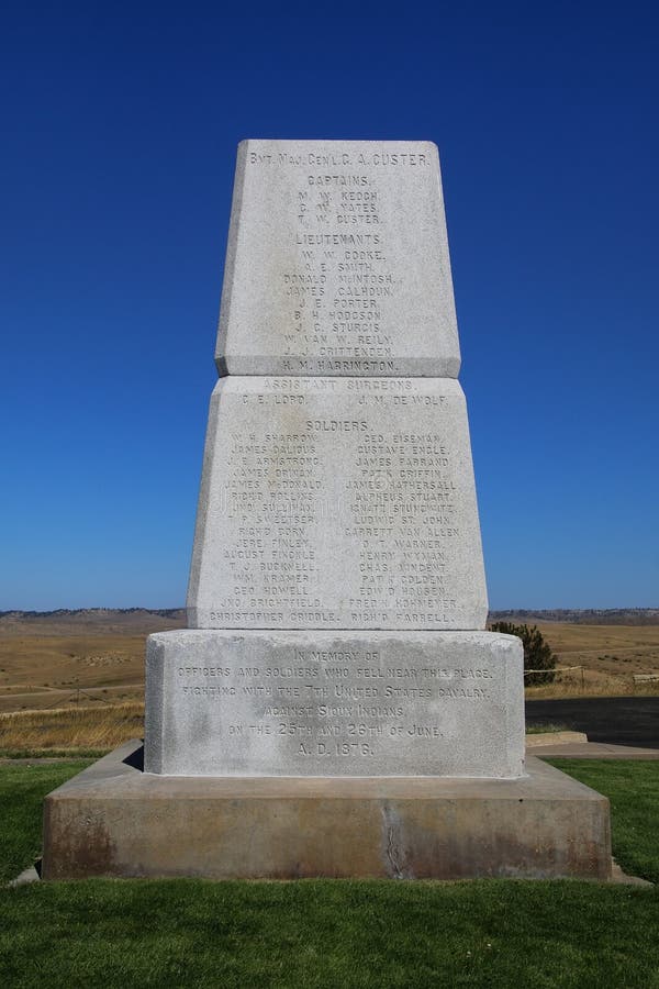 U S Arméminnesmärke på den sista ställningskullen på Little Bighorn Battlefi arkivfoton U S Arméminnesmärke på den sista ställningskullen på Little Bighorn Battlefi arkivfoton