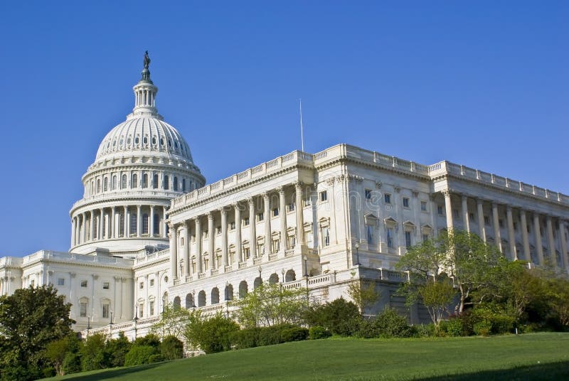 U.S. Capitol catured on sunny spring day.