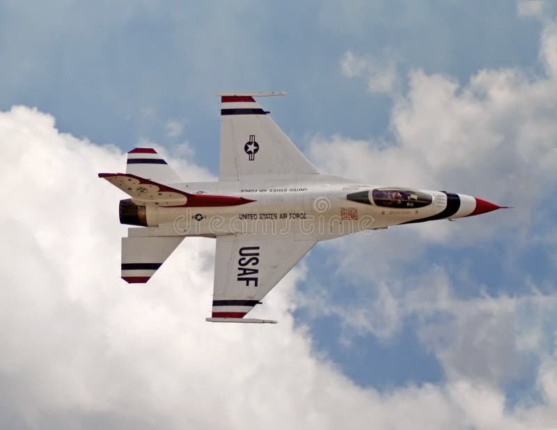 U.S.A.F. Thunderbird allo show aereo immagini stock U.S.A.F. Thunderbird allo show aereo immagini stock