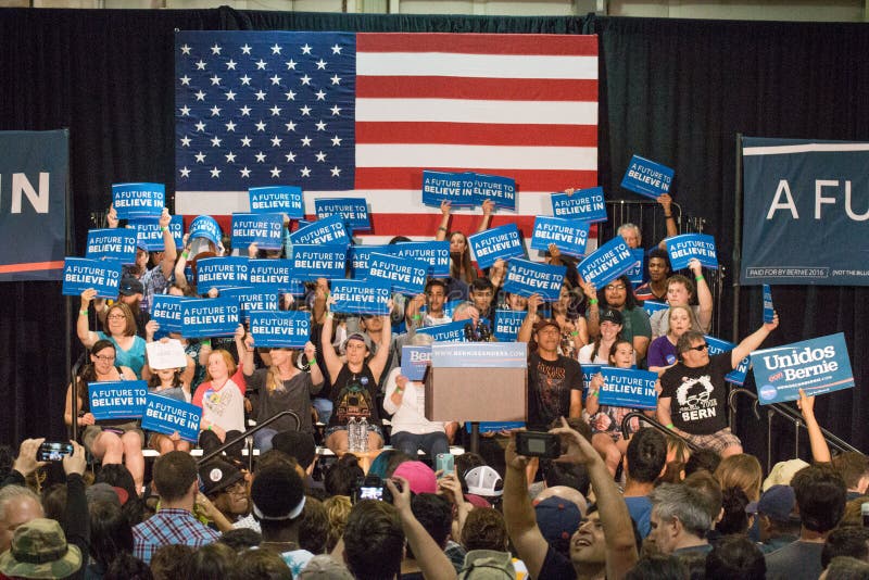 U S Sanders της Bernie φέρελπις πρόεδρος συνάθροιση στοκ εικόνα με δικαίωμα ελεύθερης χρήσης U S Sanders της Bernie φέρελπις πρόεδρος συνάθροιση στοκ εικόνα με δικαίωμα ελεύθερης χρήσης