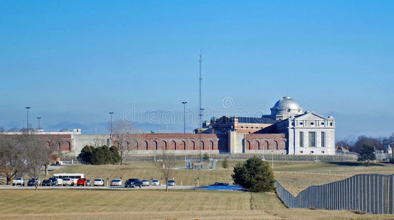 A medium security U.S. penitentiary in Leavenworth Kansas with an adjacent minimum security satellite camp. A medium security U.S. penitentiary in Leavenworth Kansas with an adjacent minimum security satellite camp.