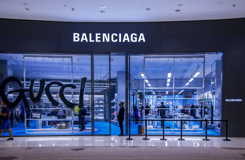 Balenciaga Boutique in Collaboration with Gucci in Dubai Shopping Editorial - Image of fashionable, collection: