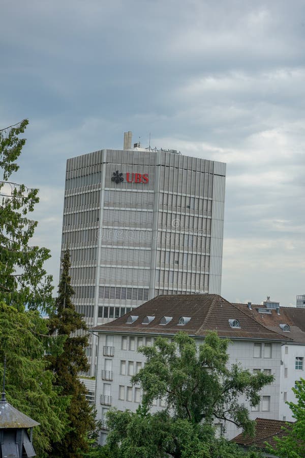 UBS-Gebäude mit Logo und stürmischen Wolken, Zürich, die Schweiz, 17 06 2018 stockfotografie UBS-Gebäude mit Logo und stürmischen Wolken, Zürich, die Schweiz, 17 06 2018 stockfotografie