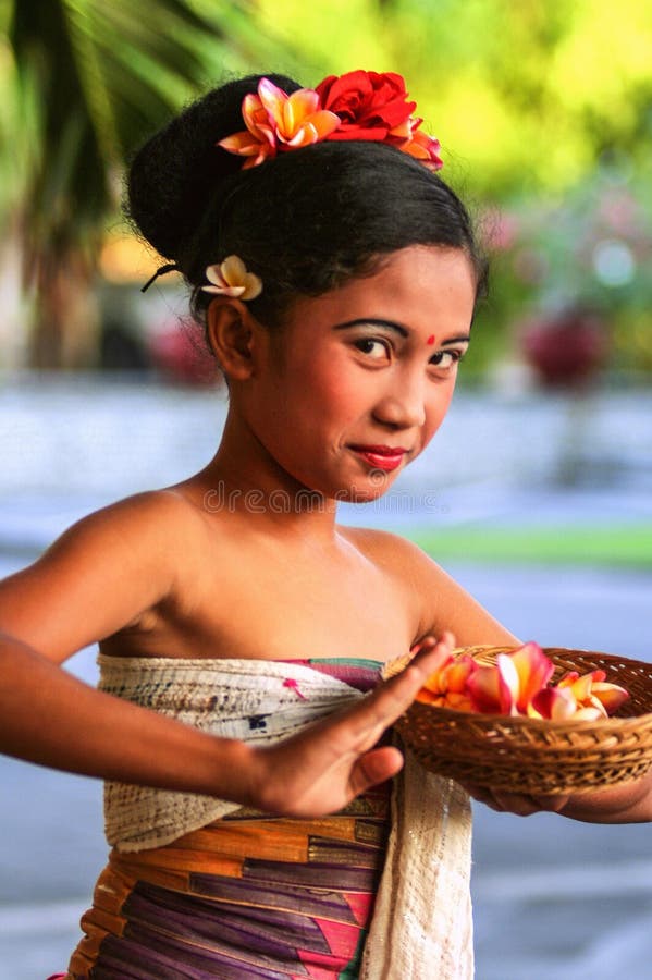 2010 08 06, Ubud, Bali Gente etnica dell'Indonesia Belle ragazze di Bali immagini stock 2010 08 06, Ubud, Bali Gente etnica dell'Indonesia Belle ragazze di Bali immagini stock