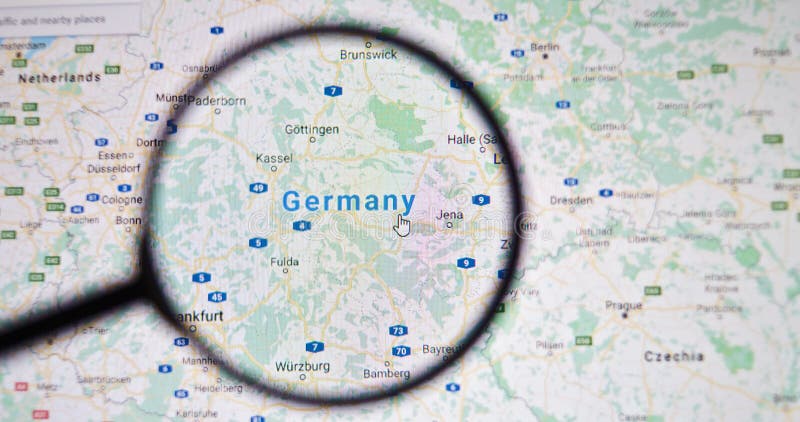 UCRANIA, ODESSA - 25 DE ABRIL DE 2019: Alemania en Google Maps a través de la lupa fotografía de archivo UCRANIA, ODESSA - 25 DE ABRIL DE 2019: Alemania en Google Maps a través de la lupa fotografía de archivo