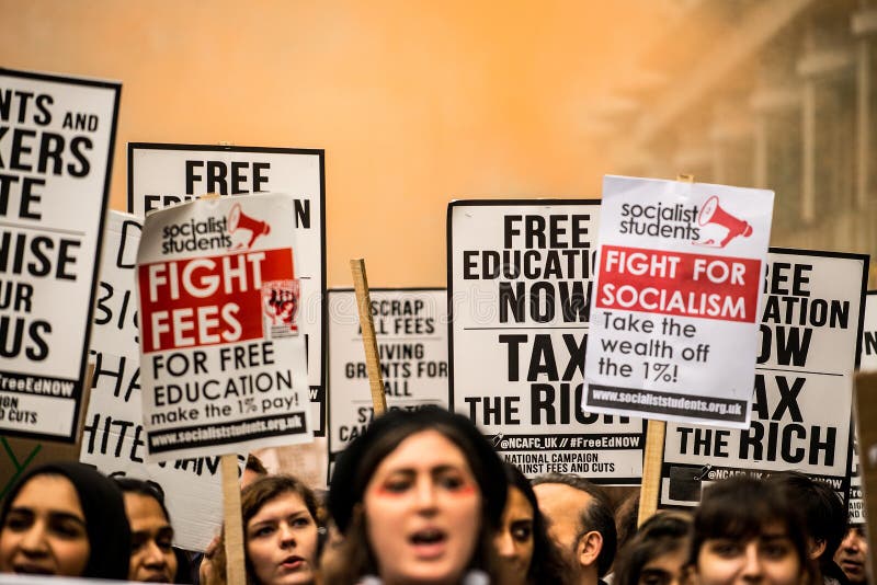 Ucznia protest przeciw edukacj opłatom i cięciom - Londyn, UK obraz stock Ucznia protest przeciw edukacj opłatom i cięciom - Londyn, UK obraz stock