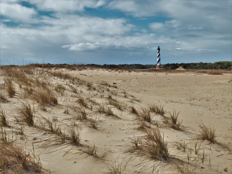 UddeHatteras fyr bak dyerna fotografering för bildbyråer