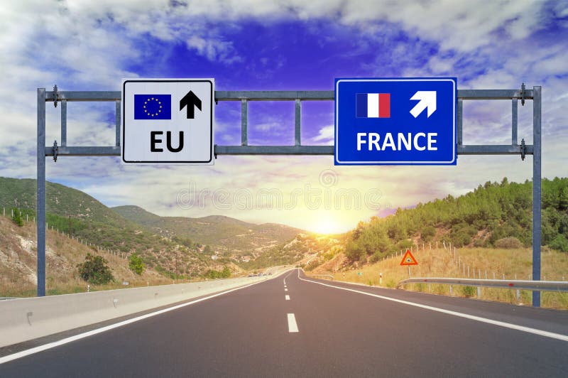 UE de dos opciones y Francia en señales de tráfico en la carretera foto de archivo UE de dos opciones y Francia en señales de tráfico en la carretera foto de archivo