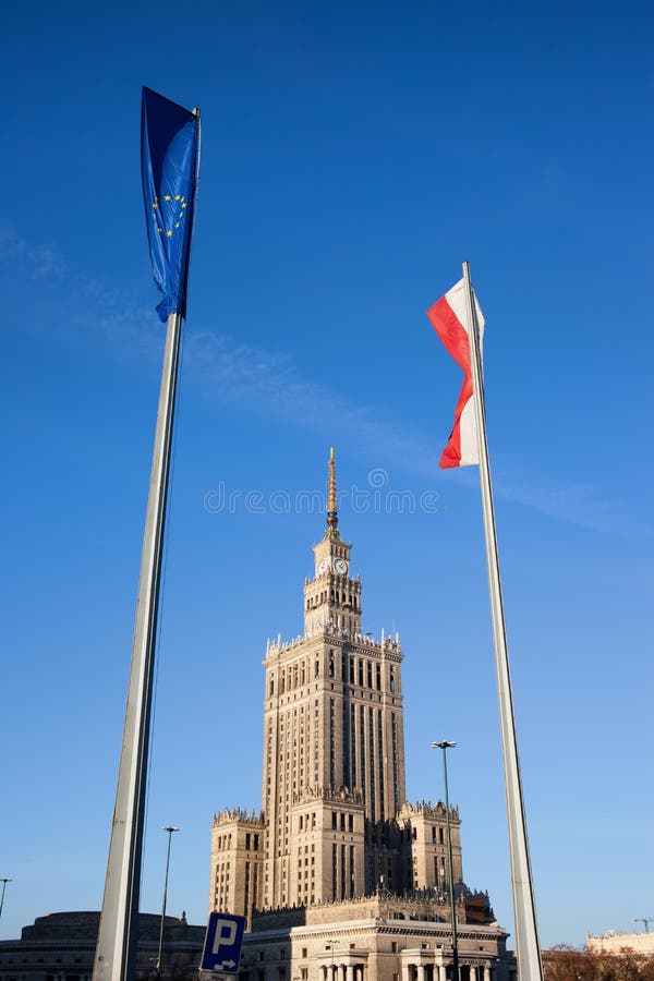 UE i Polska flagi w Warszawa zdjęcie stock UE i Polska flagi w Warszawa zdjęcie stock