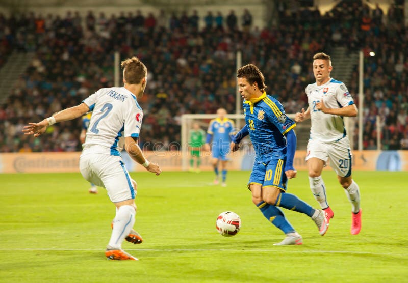 UEFA-EURO Slowakei 2016 - Ukraine passen am 8. September 2015 zusammen lizenzfreie stockfotos UEFA-EURO Slowakei 2016 - Ukraine passen am 8. September 2015 zusammen lizenzfreie stockfotos