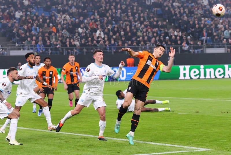 Uefa europa league : shakhtar donetsk mot marseille royaltyfria foton