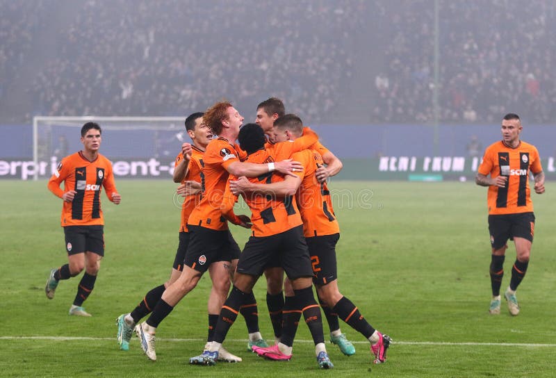 Uefa europa league : shakhtar donetsk mot marseille royaltyfria bilder