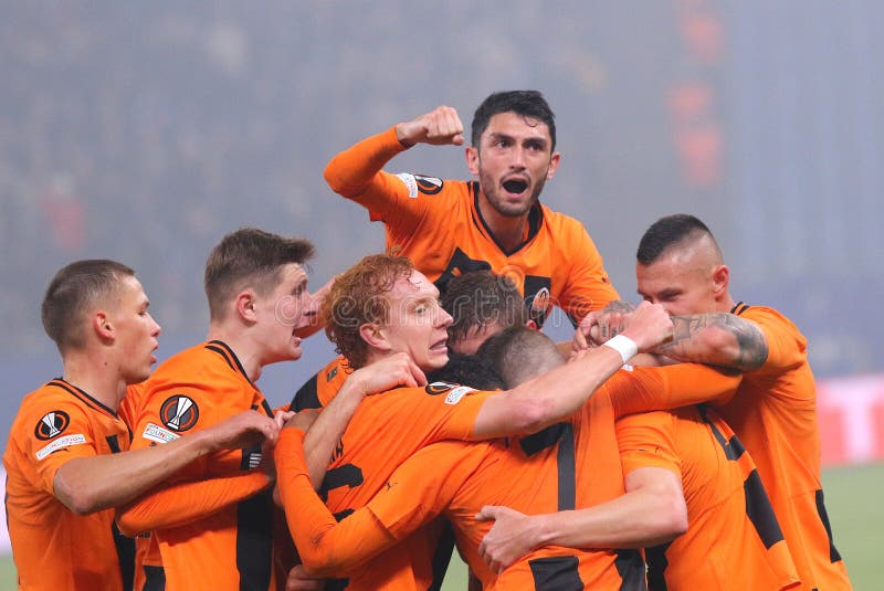 Uefa europa league : shakhtar donetsk mot marseille arkivfoton