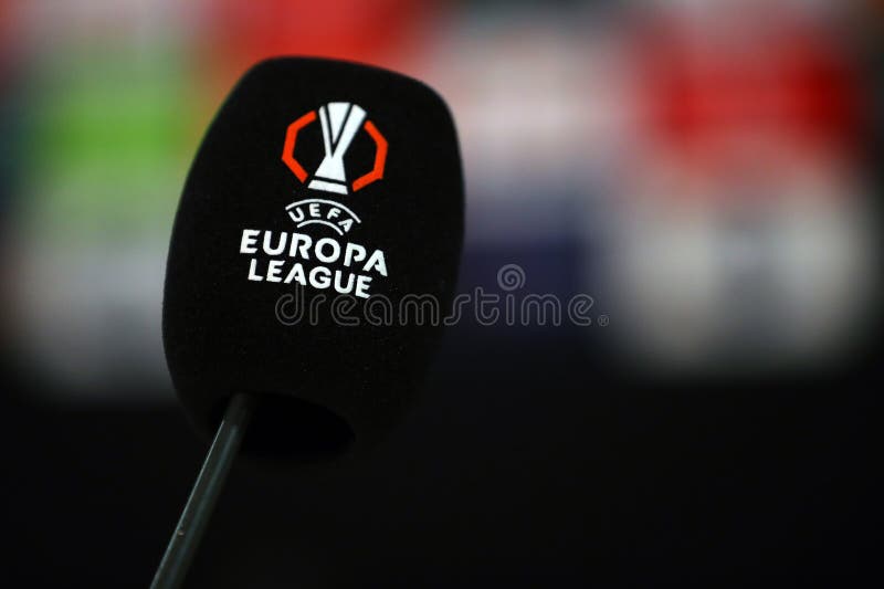Uefa europa-ligans varumärke på mikrofon arkivbilder