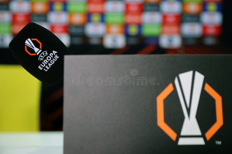 Uefa europa-ligans varumärke på mikrofon fotografering för bildbyråer