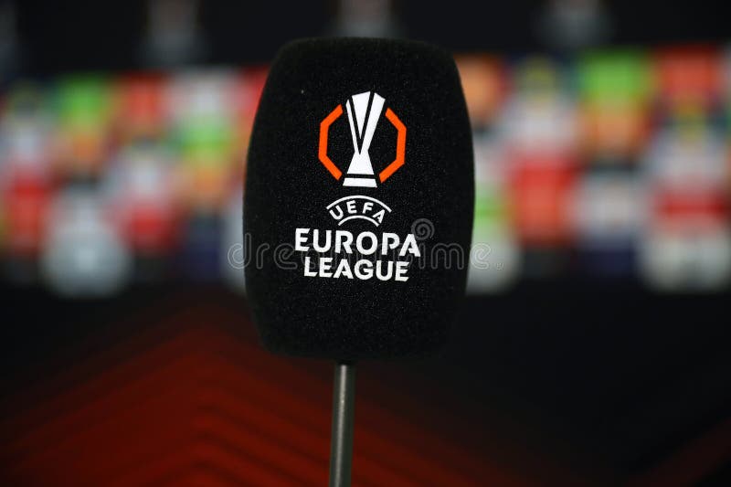 Uefa europa-ligans varumärke på mikrofon arkivfoton