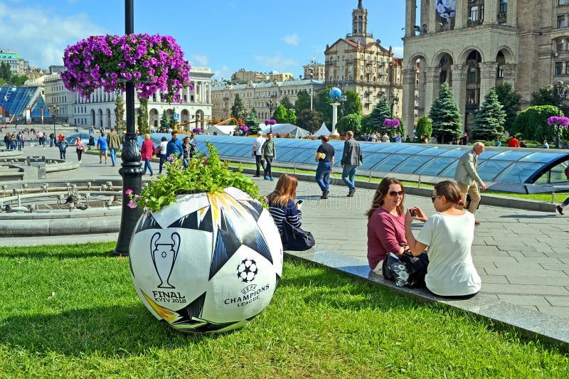 UEFA verdedigt Liga Definitieve 2018 Symbolen, Kiev, de Oekraïne, royalty-vrije stock fotografie UEFA verdedigt Liga Definitieve 2018 Symbolen, Kiev, de Oekraïne, royalty-vrije stock fotografie