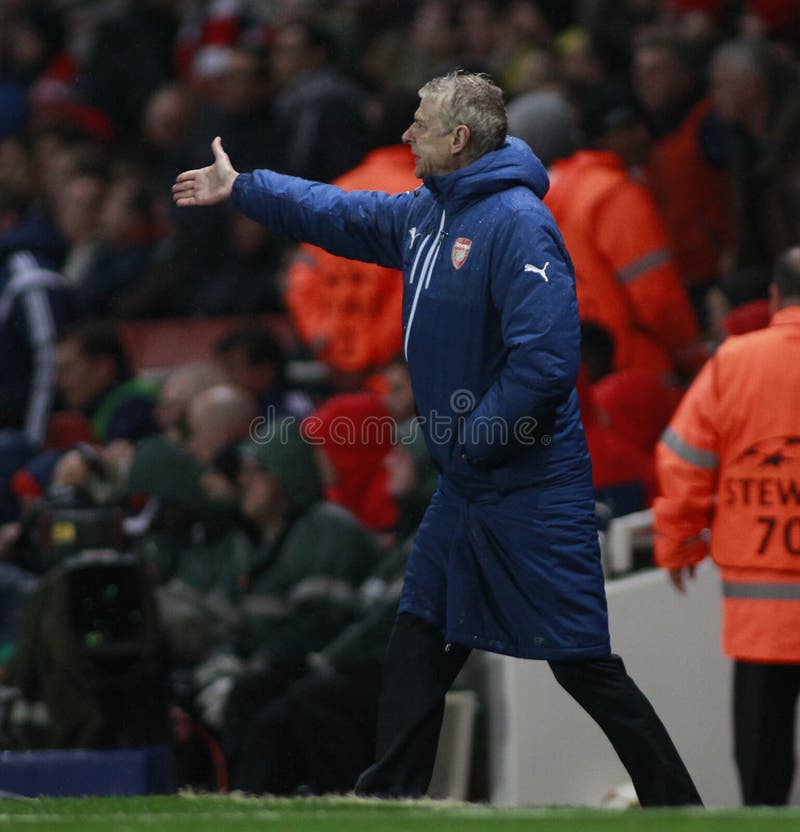 UEFA verdedigt Ligaarsenaal v Anderlecht stock fotografie UEFA verdedigt Ligaarsenaal v Anderlecht stock fotografie