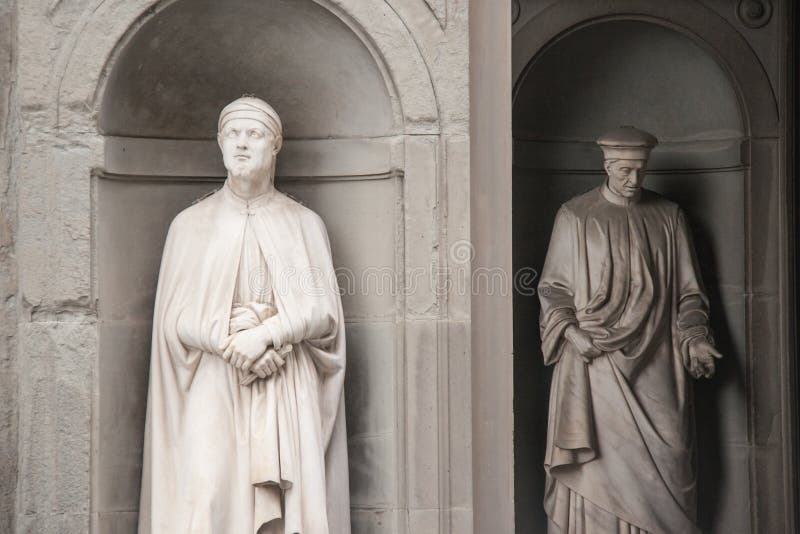 Sculptures in the niches of Uffizi museum, Florence (Italy - Europe). Sculptures in the niches of Uffizi museum, Florence (Italy - Europe)