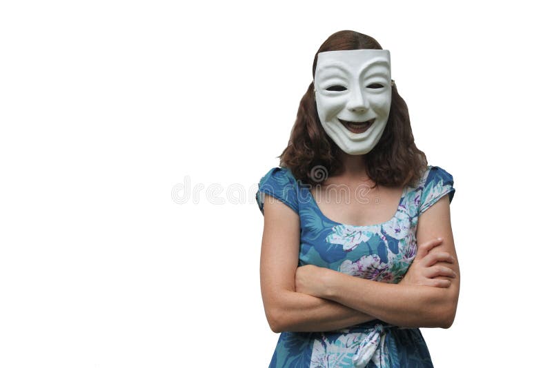 Ufna kobieta jest ubranym szczęśliwą twarzy maskę z rękami krzyżować zdjęcie stock Ufna kobieta jest ubranym szczęśliwą twarzy maskę z rękami krzyżować zdjęcie stock