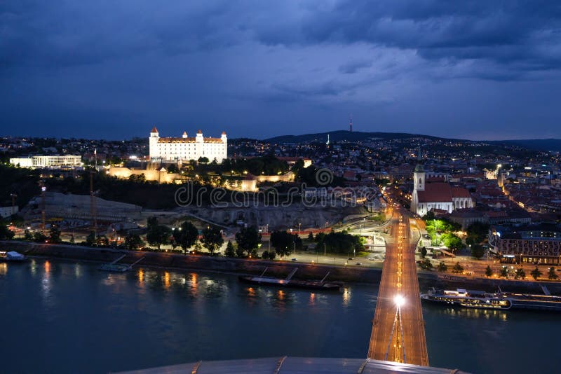 Most UFO v noci v Bratislavě, Slovensko