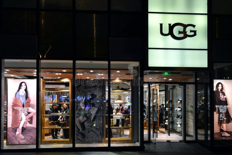 ugg store in woodfield mall