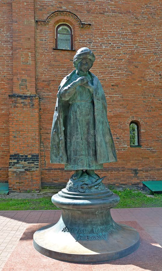 Uglich, Россия Памятник к Dimitrii Tsarevich убитый в Uglich Кремле стоковое фото Uglich, Россия Памятник к Dimitrii Tsarevich убитый в Uglich Кремле стоковое фото