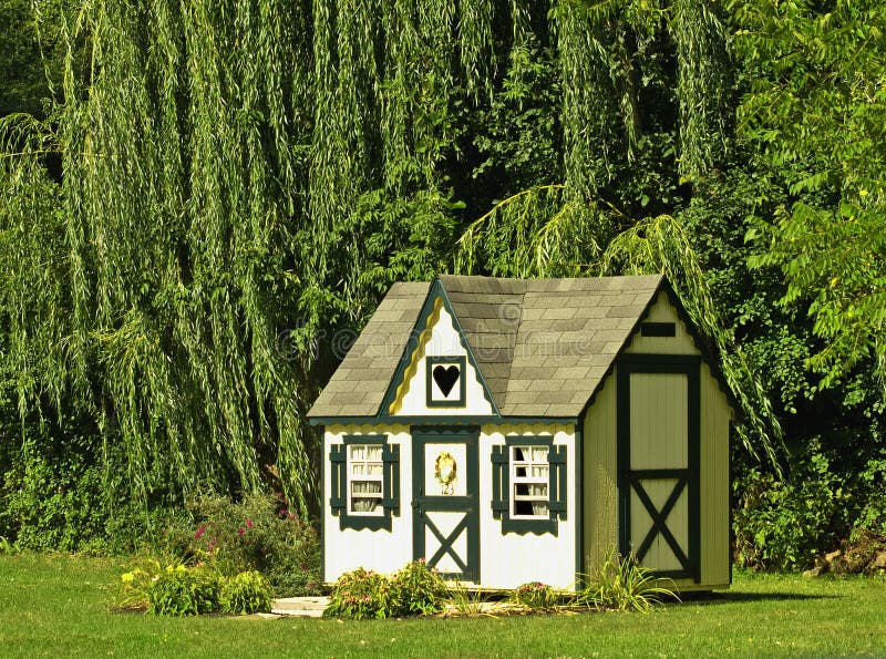 Uiterst klein huis royalty-vrije stock foto Uiterst klein huis royalty-vrije stock foto
