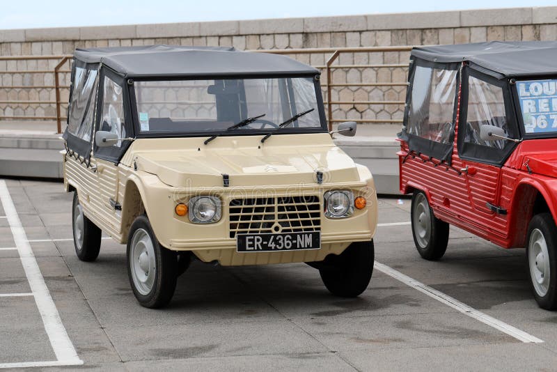 Uitstekend Beige Citroën Mehari stock afbeeldingen Uitstekend Beige Citroën Mehari stock afbeeldingen