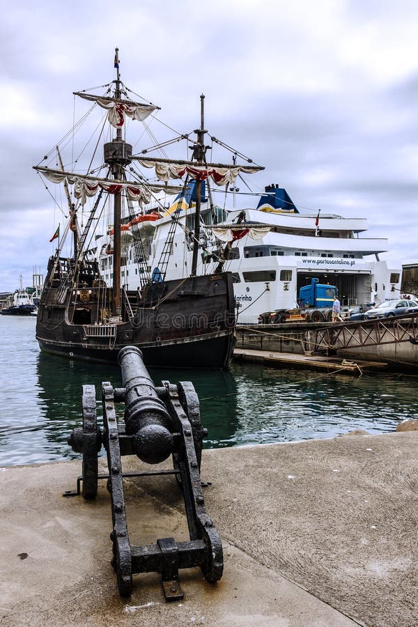 Uitstekend schip Santa Maria da Colombo, Madera, Funchal, Portuga stock afbeelding Uitstekend schip Santa Maria da Colombo, Madera, Funchal, Portuga stock afbeelding